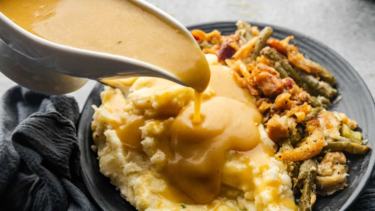 Master Homemade Gravy: Broth, Drippings, & Gluten-Free Choices